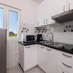 Klara * Lopar