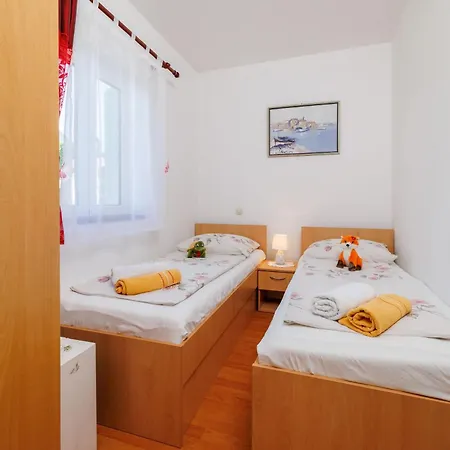 Klara Apartmán Lopar