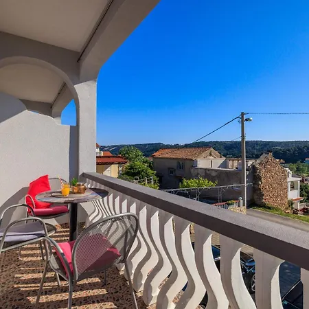 Klara Apartamento