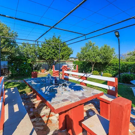 Klara Apartmán Lopar