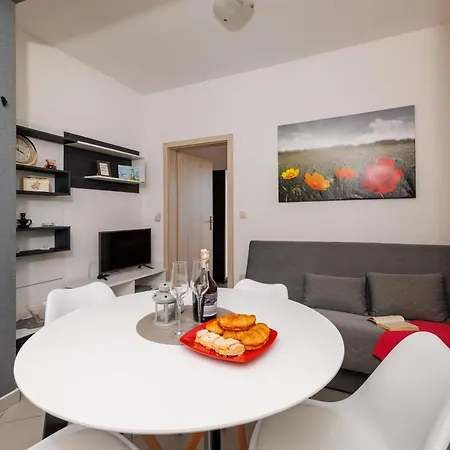 Klara Apartmán Lopar